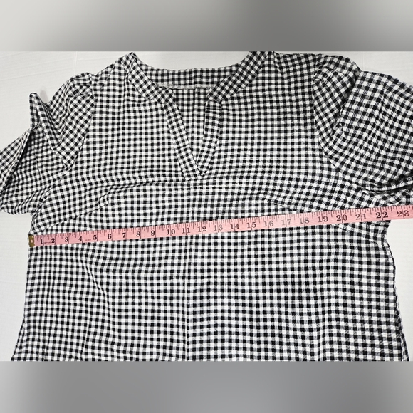Black and White Plaid V Neck Lightweight Long Sleeve Blouse 1X - Picture 6 of 7